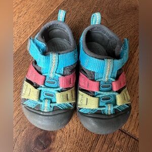 Keen rainbow toddler sandals size 5 EUC